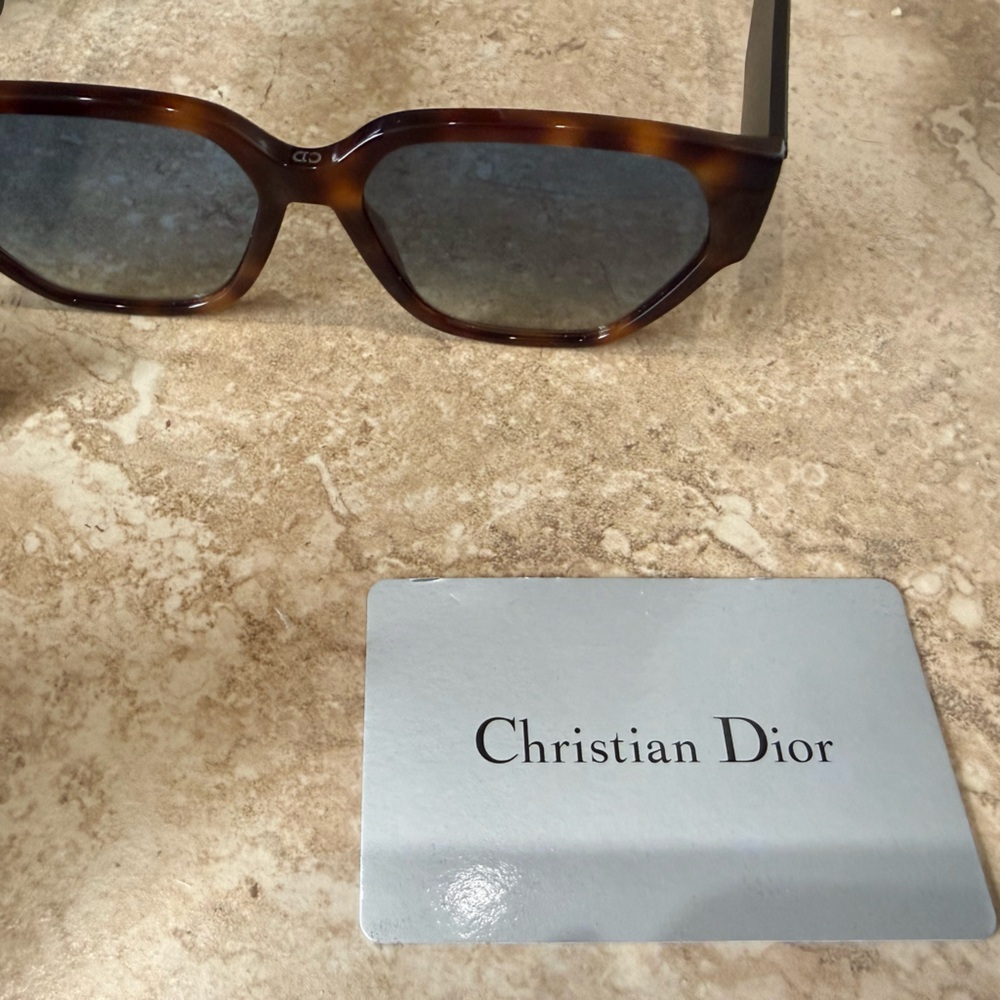 Dior Tortoiseshell Sunglasses with Dark Lenses - Picture 10 of 10